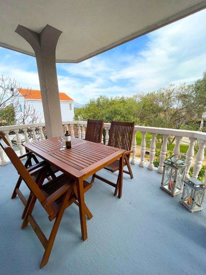Spacious Apartment Amaros Korcula Town Exterior photo